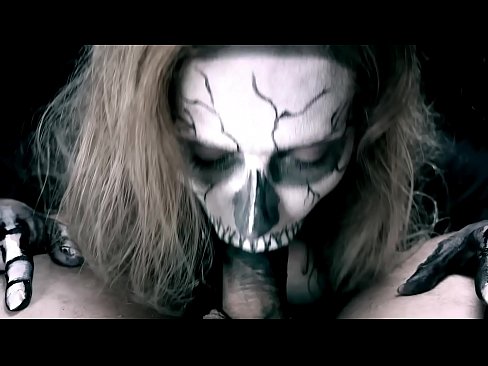 ❤️ Demona knabino suĉanta kokon per sia nigra buŝo kaj glutante kumon. ❤ Rusia porno ĉe eo.fuxporn-com.ru ❤