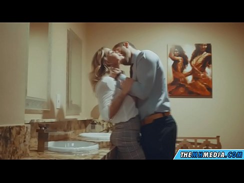 ❤️ Kiam belplena blondulo delogas vin en publika necesejo ❤ Rusia porno ĉe eo.fuxporn-com.ru ❤